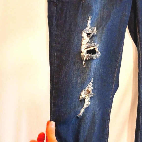 V.I.P JEANS Plus Size 14 Dark Blue Stone Washed Distress Holes Whiskering Boho - Picture 6 of 13